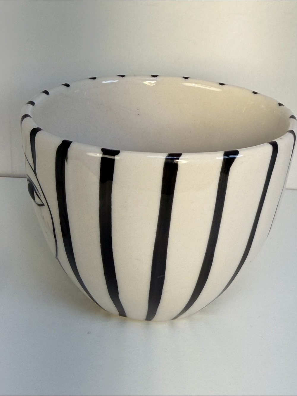 Kinska/Anthropologie White Ceramic Face Planter with Black Stripes and Red Lips - Picture 5 of 8